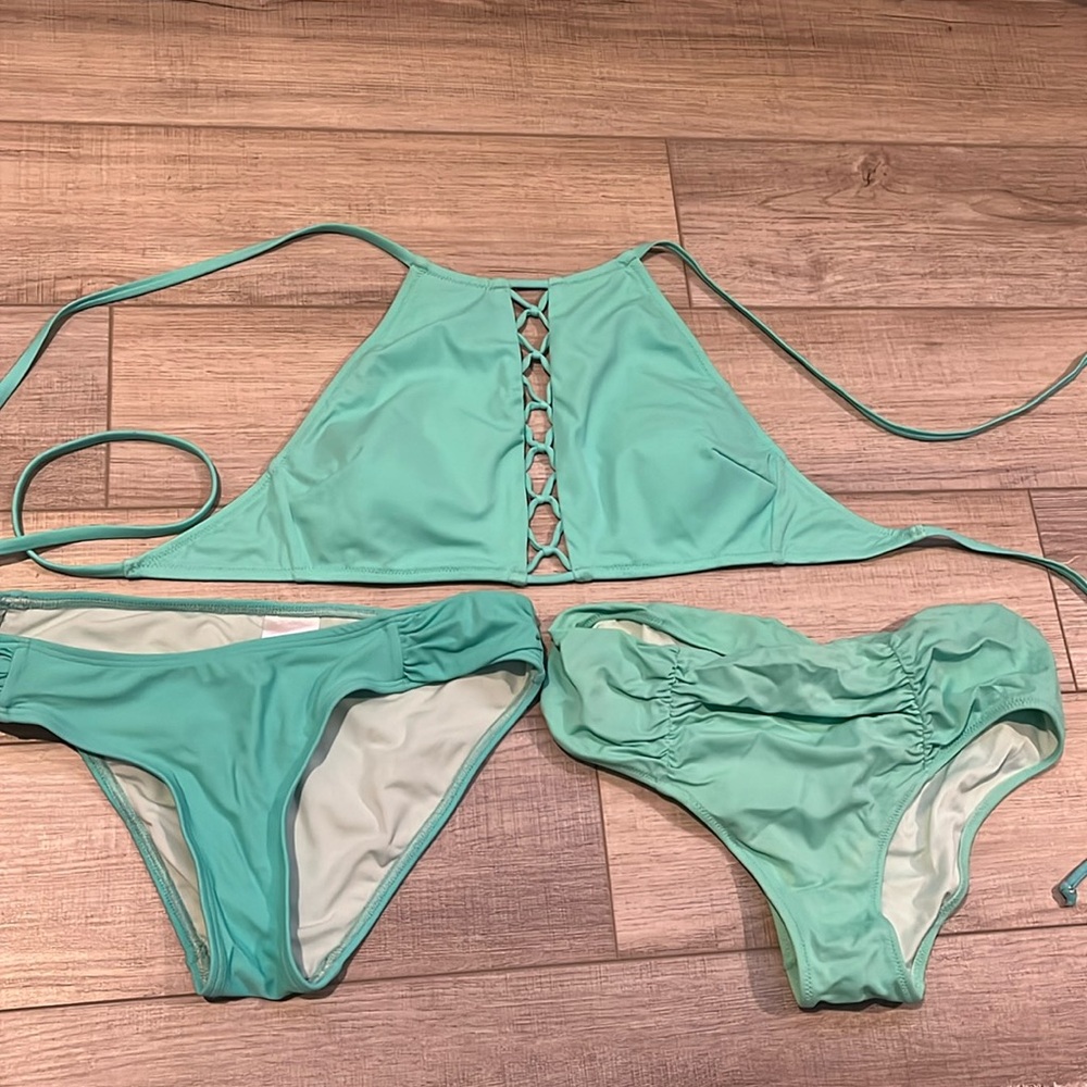 Bikini top and two bottoms